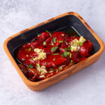 Pečena crvena paprika sa belim lukom